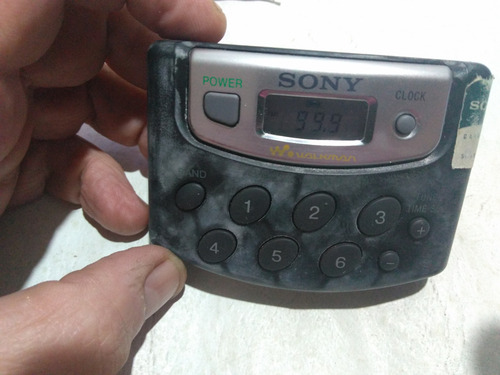Radio Sony Walkman Srf M37 Am/fm Descolorida C/ Auriculares Negro (Usado)