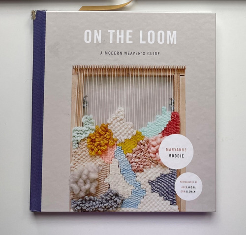 On The Loom A Modern Weavers Guide - Moodie, Maryann