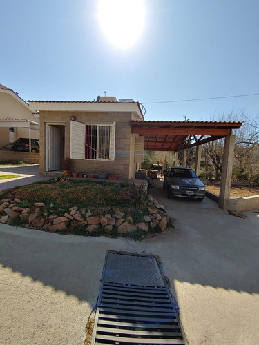 Casa En Venta - 2 Dormitorios 1 Baño - 231mts2 - Villa Carlos Paz, Córdoba