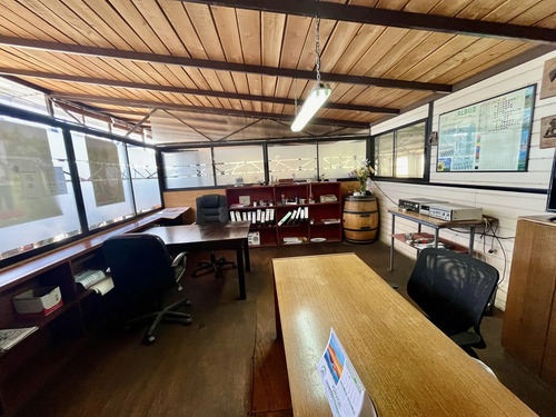 Oficina Interior Para Servicios Buin