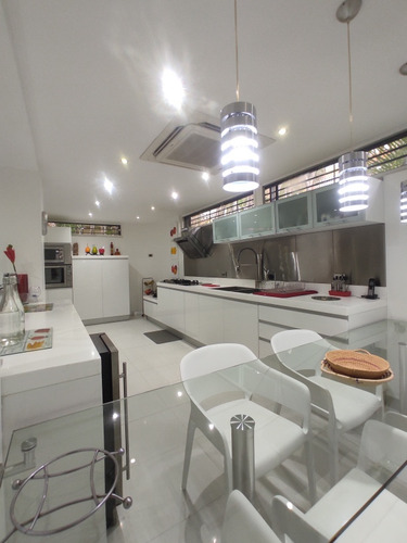 Town House En Venta. Urb. Santa Eduvigis