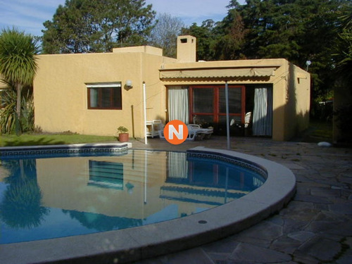 Casa En Venta Y Alquiler, Golf, Punta Del Este, 3 Dormitorios.- Ref: 205124