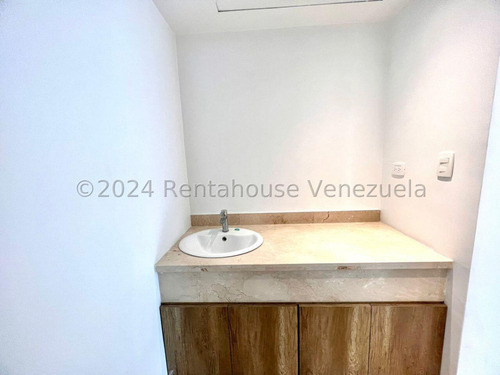 Ss: Vende Apartamento 24-26905 En Lomas De Las Mercedes De 126 M2, 2h/3b/2pe