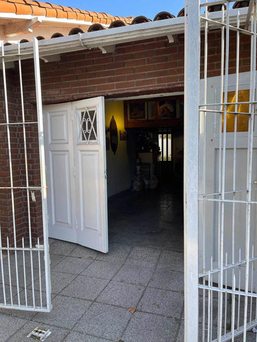 Casa En Venta - 2 Dormitorios 1 Baño - 80mts2 - Mar Del Plata