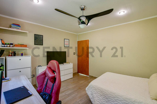 Casa De 3 Dormitorios En Excelente Zona De Villa Elisa