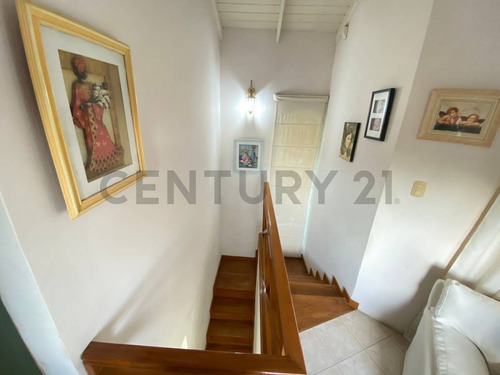 Venta De Casa 6 Ambientes 2 Dormitorios En Solares Del Carcarañá, Oliveros