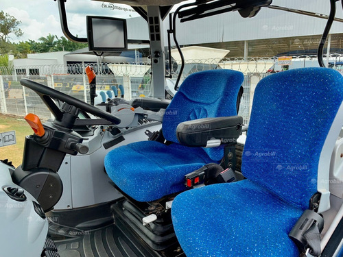 Imagem 9 de 12 de Trator New Holland T7240 4×4 Ano 2021 Com 670 Horas Seminovo