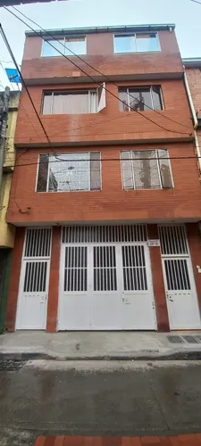 Casa 4 Niveles Área 6 X 12 Mts Con Bodega