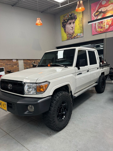 Toyota Land Cruiser Doble Cabina 4.0