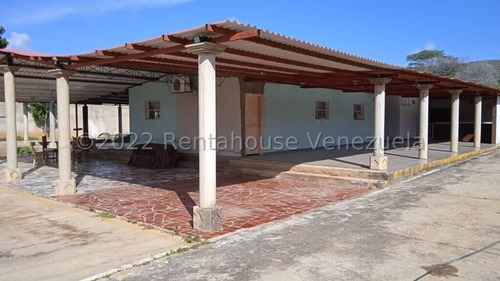 Imagen 12 de 22 de Excelente Centro Familiar Con Amplias Instalaciones. 04165613046 Cod Mls 23-8267