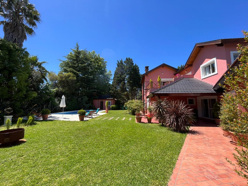Chalet De Categoría En Country Club Los Cardales