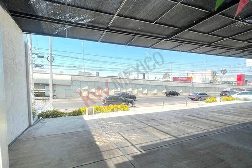 Local Comercial En Renta De 720 M2 Sobre Bernardo Quintana, Querétaro