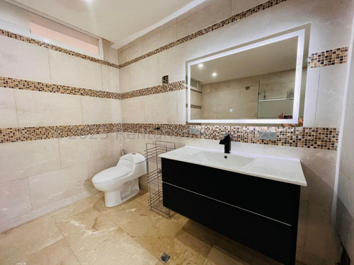 Casa Townhouse En Venta De 4 Niveles En Cantarrana Cocina Empotrada Piso De Mármol Parrillera Seguridad Nela 24-8827