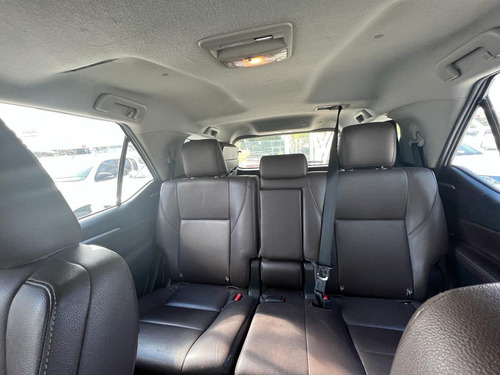 Imagen 6 de 14 de Toyota 2016 Hilux Sw4 Tdi Srx At L/16