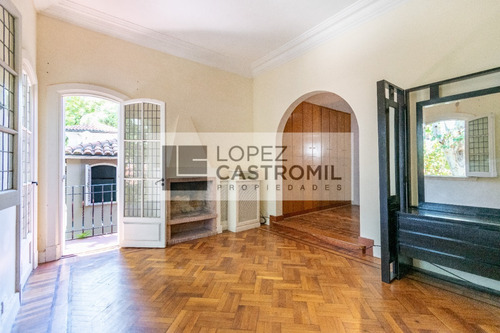 Imagen 10 de 15 de Casa Venta 8 Ambientes Belgrano Balcón Aterrazado Al Frente Todo Luz Y Sol Excelente Distribución Toilette Suite Doble Circulación Patio Lavadero Baulera Lote Propio Unica Oportunidad