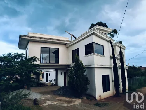 Venta Casa 5 Ambientes Yerbabuena