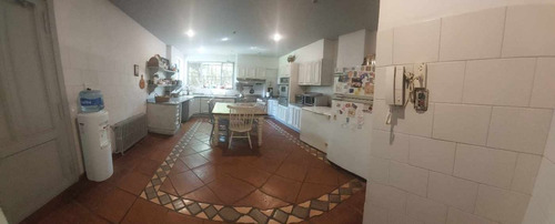 Venta- Casa Enorme Con Jardín Y Pileta, Hurlingham