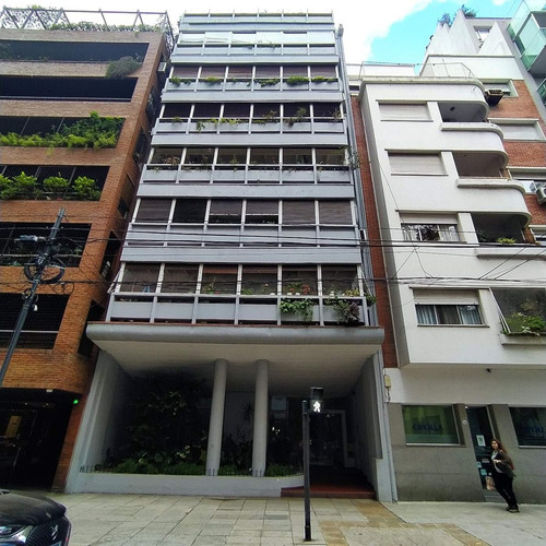 3 Amb En Jose Hernandez A 50 Metros Av Cabildo