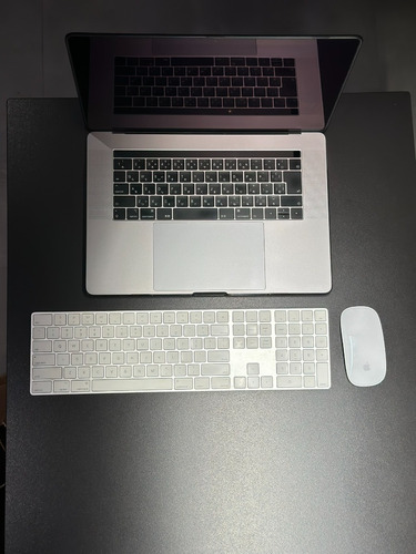 Macbook Pro A1990 Gris 15.4 , Core I9 16gb De Ram 512gb Ssd