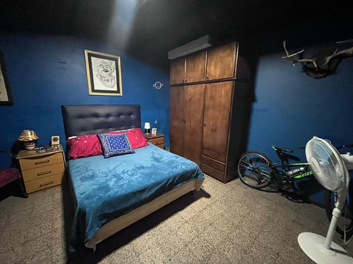 Vendo Casa 4 Dormitorios + Monoambiente, Con Garaje Y Gran Terreno 447 M2. Excelente Oportunidad La Teja