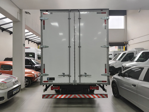 Iveco Daily Com Baú 2025