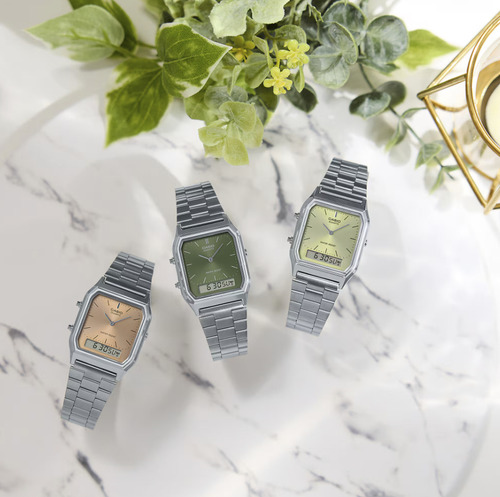 Reloj Casio Vintage Unisex Aq230 Alarma Cronómetro Correa Plateado Bisel Plateado Fondo Naranja Claro