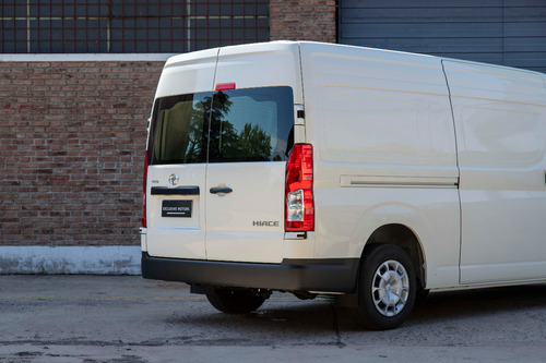 Toyota Hiace 2.8 Tdi Furgón 6at L2h2 3a 5p