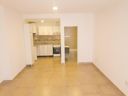 Imagen 1 de 9 de Venta Departamento Lanús Este Monoambiente En Planta Baja Al Frente - Financiación Directa!
