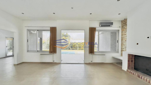 Casa En Venta En Barrio Santa Ana Moreno