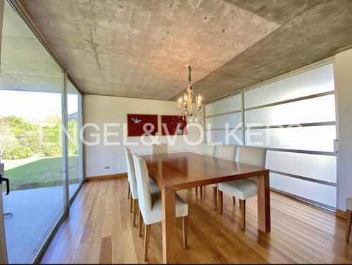 Luminosa Casa En Condominio Las Brisas