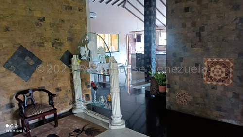 Hermosa Casa, Con Amplios Y Bellos Espacios Destinados A La Recreacion 23-31300 Eloisa Mejia