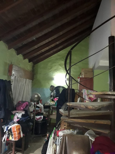Chalet Dos Plantas 4 Ambientes Con 2 Baños Con Cochera