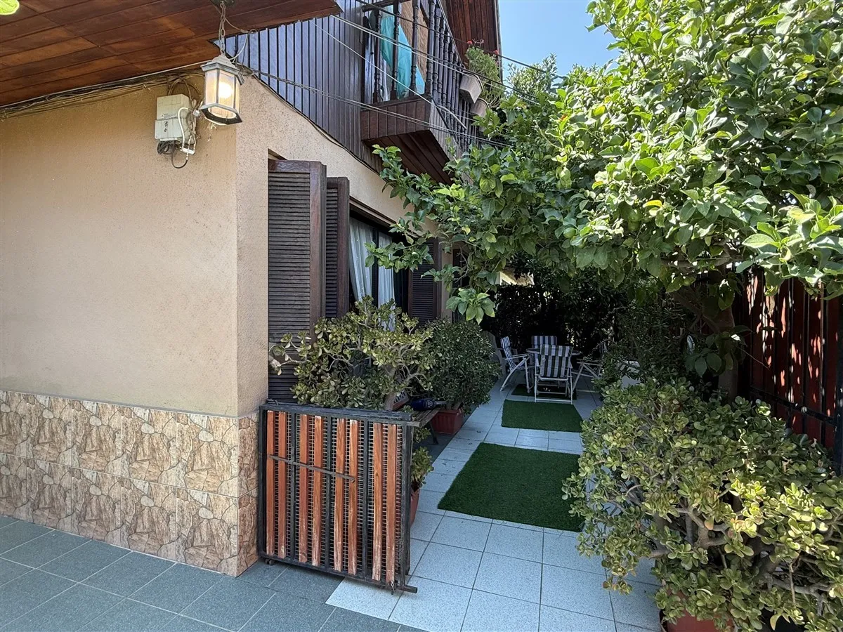 Imagen 1 de 30 de Casa En Venta 2 Pisos En Pasaje Cerrado De 5d 2b En La Reina