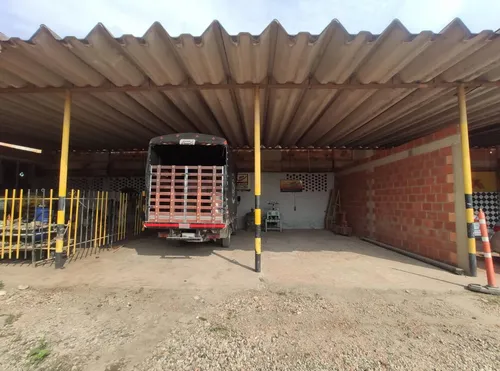 Local En Arriendo En Avenida Libertadores. Cod A25871