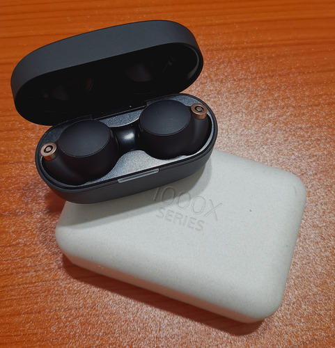 Audífonos Inalámbricos Noise Cancelling Wf-1000xm4 Negro Negro (Usado)