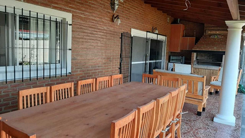 Casa En Venta En De Vicenzo Grande.del Viso Pilar