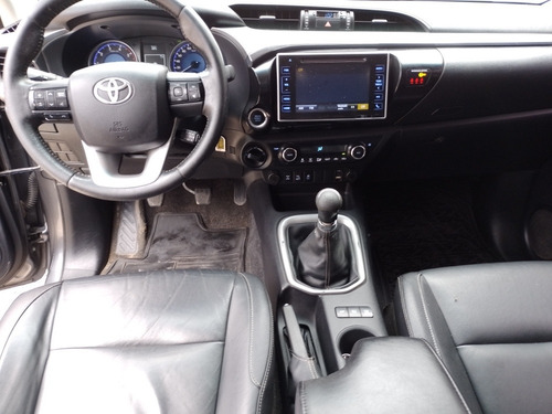 Imagen 10 de 13 de Toyota Hilux 2016 2.8 Cd Srx 177cv 4x4