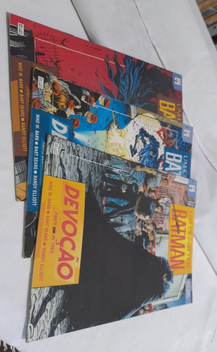 Hqs Um Conto De Batman : Devoção ( Mini-série Completa ) (Usado)