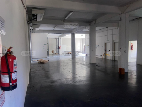 Edificio En Block En Balvanera, Capital Federal. Impecable. Habilitado Para Venta Mayorista Y Droguería. Ideal Sistema De Salud Y Alimentación