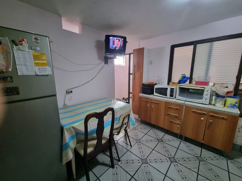 Se Vende Casa De 2 Pisos En Sector Centro Sur, Calle Díaz Ga