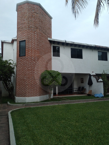 Casa En Condominio En Venta En Fraccionamiento Burgos