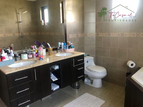 Casa En Venta De 4d/4b En Camino Loreto