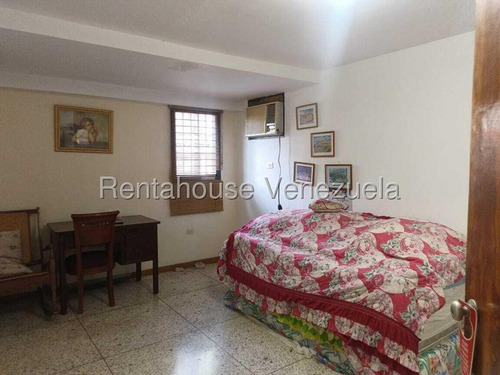 Apto. En La Urb. Los Chaguaramos, (rgpr) Mls #25-24611