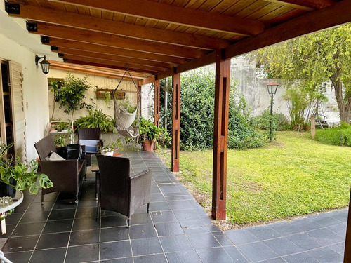 Se Vende Casa Con Pileta + Departamento