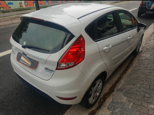Ford Fiesta 1.6 16v Se Flex Powershift 5p 2014