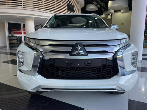 Imagen 2 de 8 de Mitsubishi Montero Sport