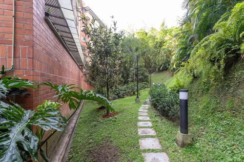 Apartamento En Arriendo En Loma Del Escobero. Cod A23971