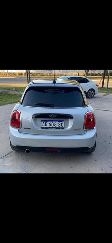 Imagen 2 de 10 de Mini Cooper 2017 1.5 F55 Pepper 136cv