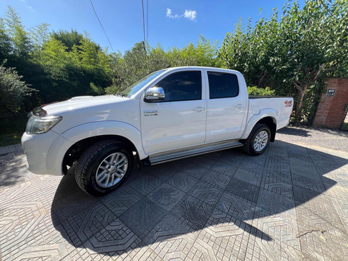 Toyota Hilux 3.0 Cd Srv Cuero I 171cv 4x4 5at