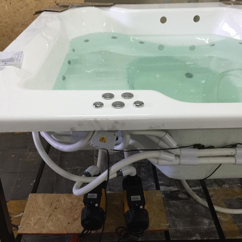 Jacuzzi Max Maxima 225x225x90 16 Jets 1,5hp Full Acrílico !!